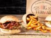 Big Fernand roule pour UberEATS avec un burger signé Hubert