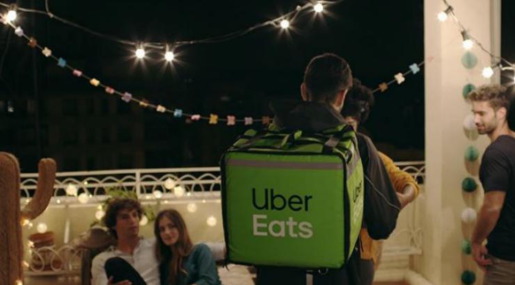 Uber Eats lance la livraison 24h/24 à Paris-Petite couronne et 7j/7