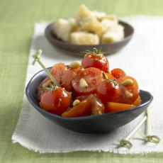 Salade de tomates et pignons de pin au pistou
